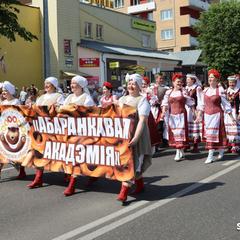 Участники фестиваля-ярмарки прошли по главной улице города