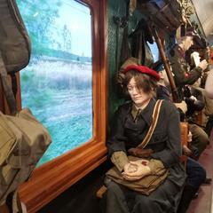 Молодежь Сморгонщины посетила уникальный передвижной музей «Поезд Победы»