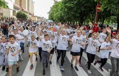 50 дней бега в помощь детям: "Европейские забеги" #velcombegom стартовали в Бресте с эстафетой "Пламя мира"