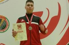 Егор Садовский из Сморгони стал чемпионом Беларуси по классическому пауэрлифтингу.