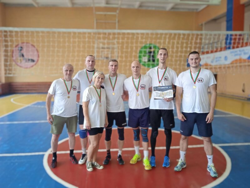 Команда ОАО "САЗ" -победитель  соревнований по волейболу среди коллективов физической культы 1 группы Сморгонского района