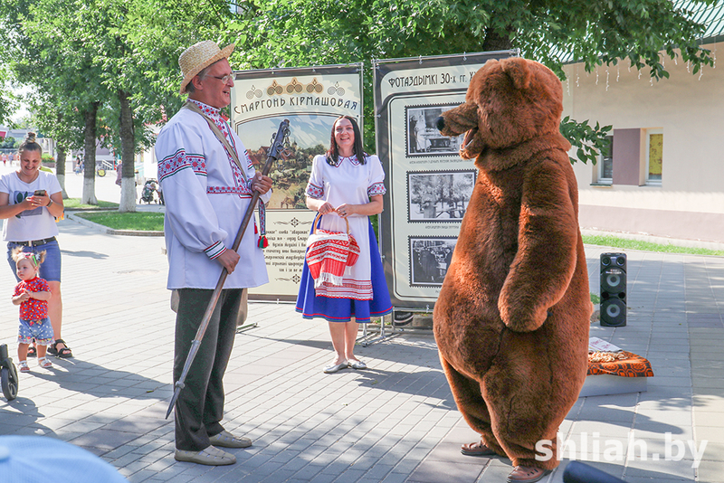 Медведь Барута и бараночницы: Сморгонский музей презентовал на арт-бульваре анимационную программу