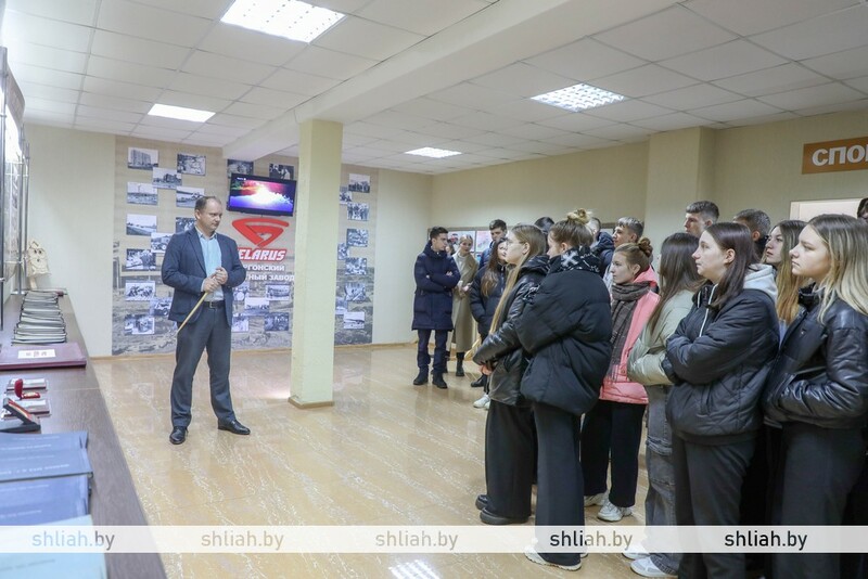 Учащиеся школ города и района посетили агрегатный завод Учащиеся школ города и района посетили агрегатный завод